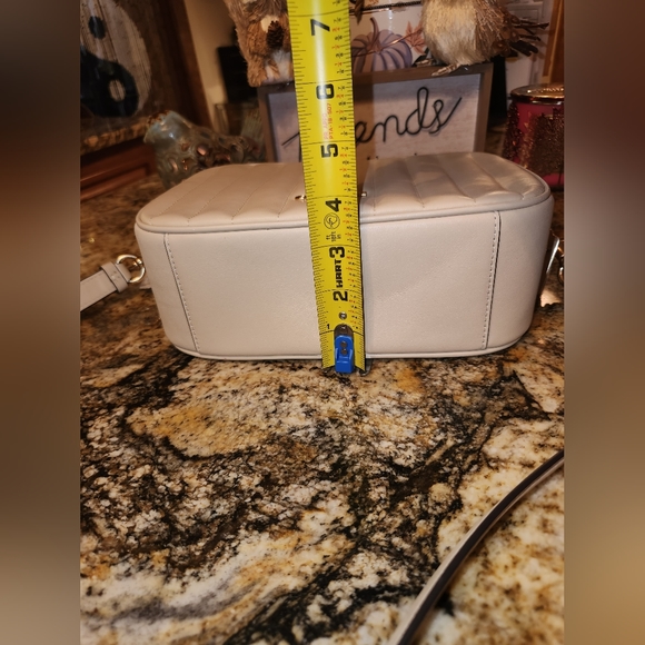 Super Pretty Puffy Linear Quilted Cream Leather Jes COACH Crossbody!! - Picture 5 of 16